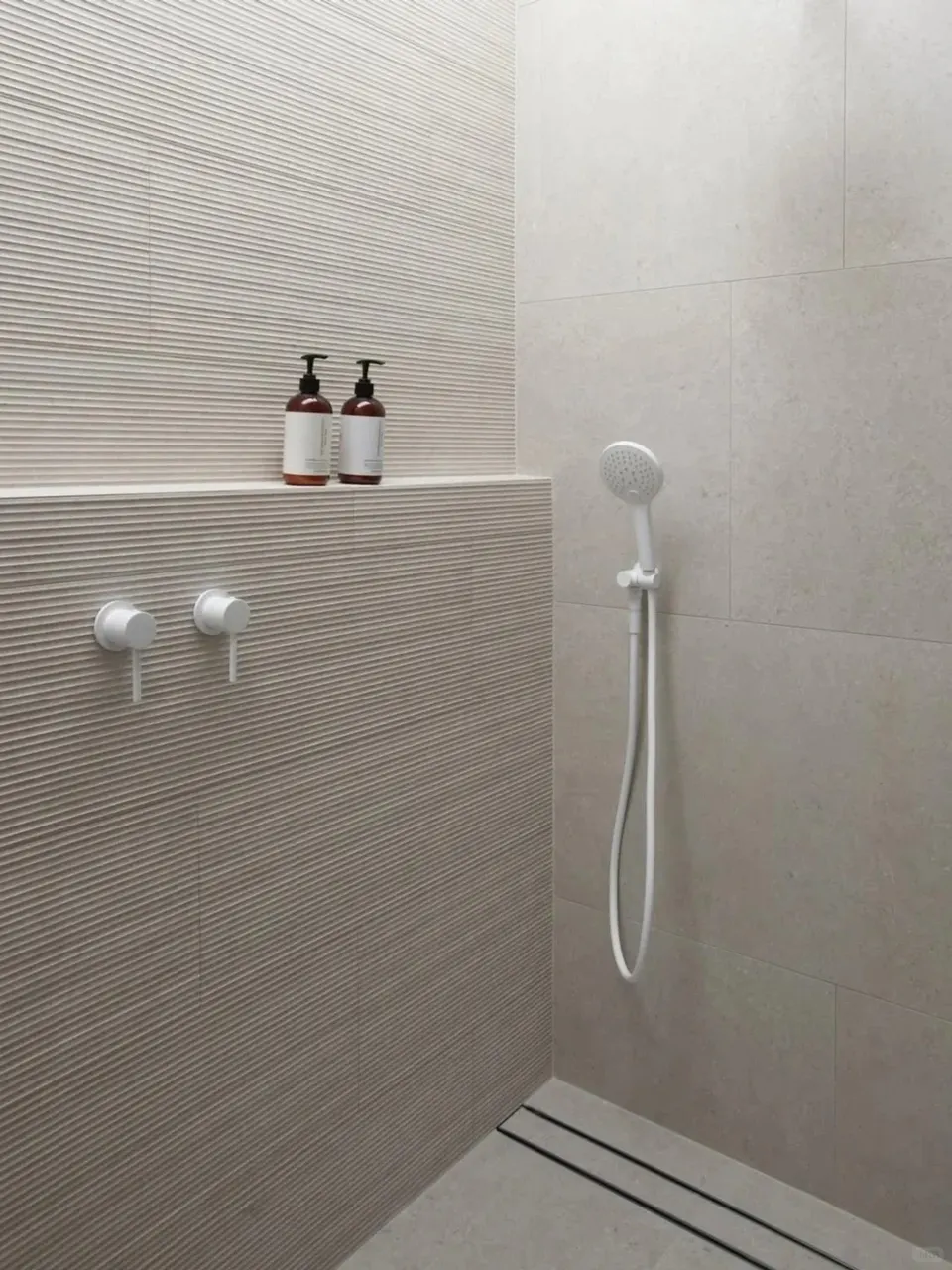 Ivory White Limestone Molded Antique Finish Wall & Floor Tile