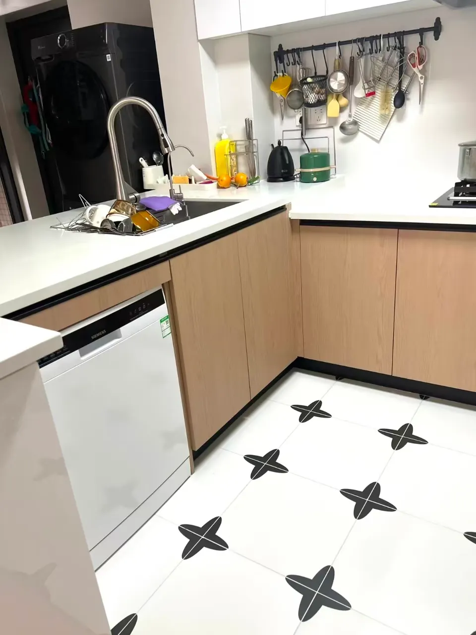Green Geometric Decorative Tile for Wall & Floor